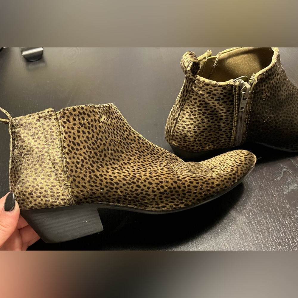 Spotted velvet old navy boots.